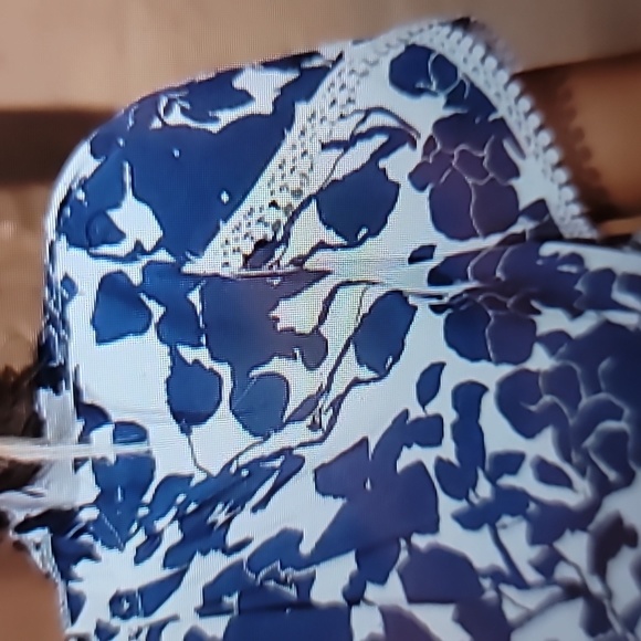 Petal Sleeve Floral Blouse NWOT - Picture 6 of 10